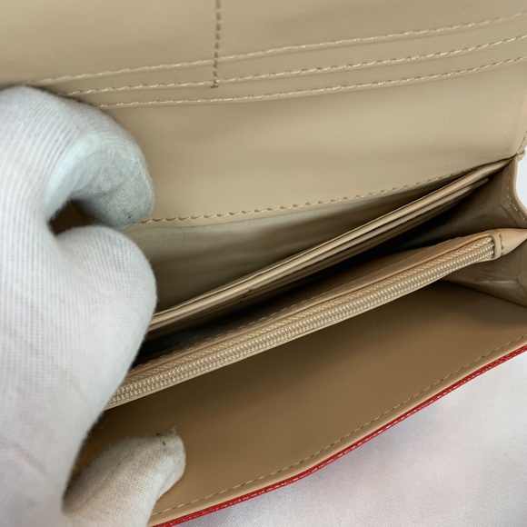 NWOT! Guess Tomato Red Faux Pebbled Leather with Silver Tone Hardware Wallet! - Picture 5 of 9